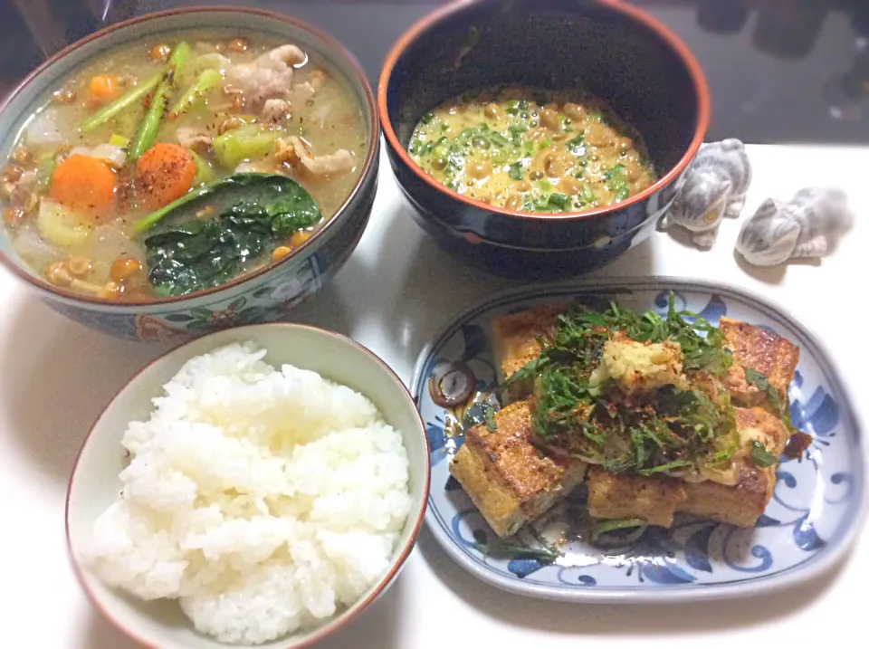 Snapdishの料理写真:和食の晩ご飯 豚汁  納豆  栃尾揚げ|Takeshi  Nagakiさん