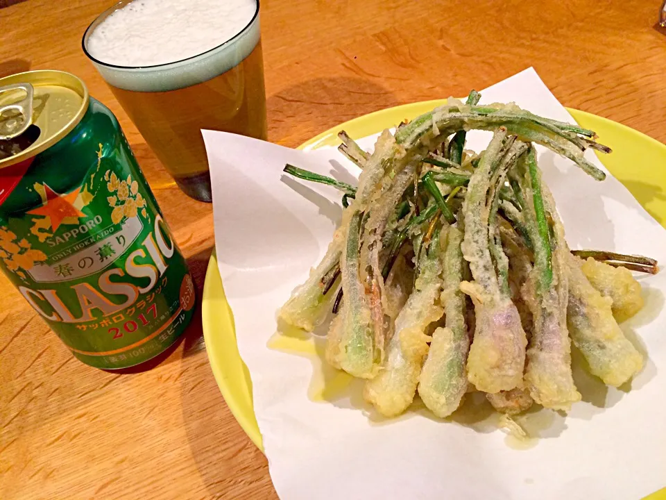 Snapdishの料理写真:“島”じゃないらっきょの天ぷら
緑の味のビールが合います〜
#らっきょう #サッポロクラッシック春の薫り|doc3387さん