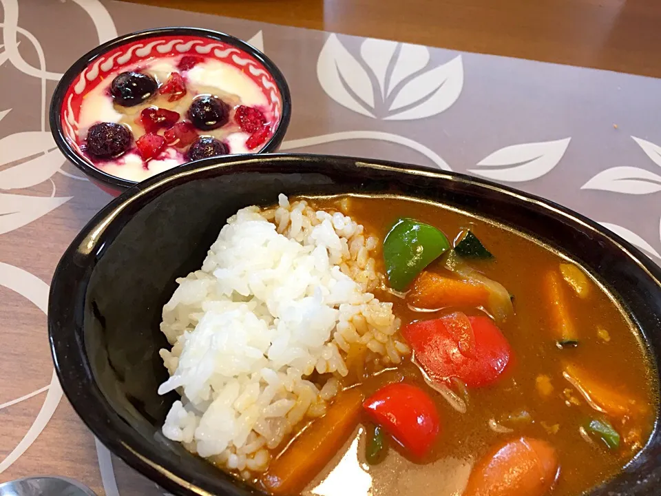 土曜日の朝ごはん
辛口のスープカレー
ウインナーパプリカかぼちゃ玉ねぎ人参ジャガイモが入ってます|かよちゃんさん