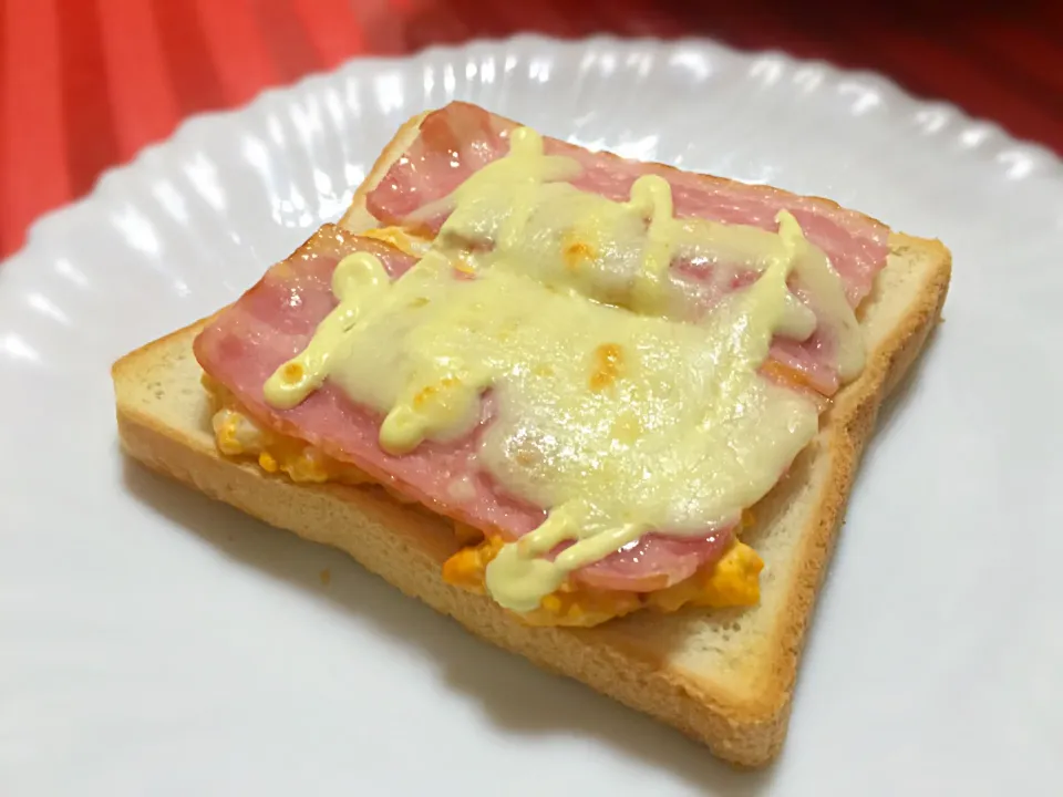 ベーコンとタップリ玉子のピザトースト🥓🥚🍞|マニラ男さん