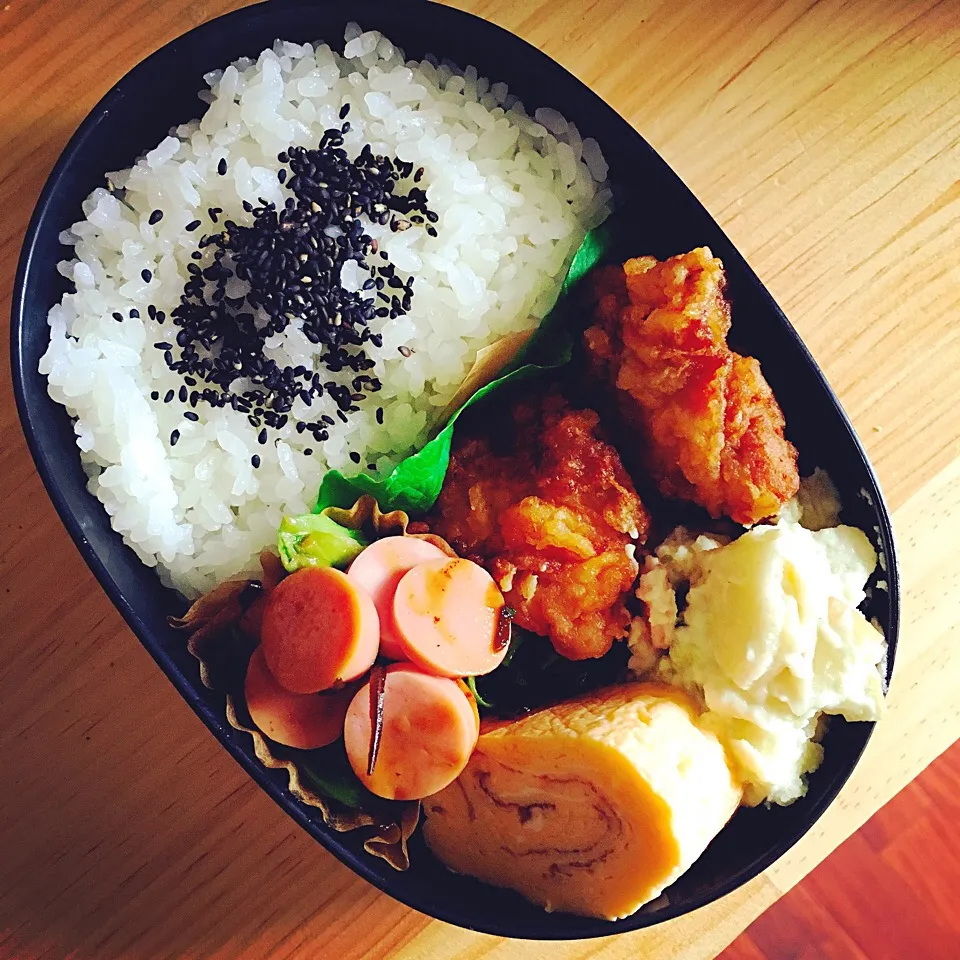 今日の彼へのお弁当♡

#ぱんこ625唐揚げ
#ポテサラ
#魚肉ソーセージと小松菜塩昆布炒め
#甘酒卵焼き
#ごまごはん|ゆかさん