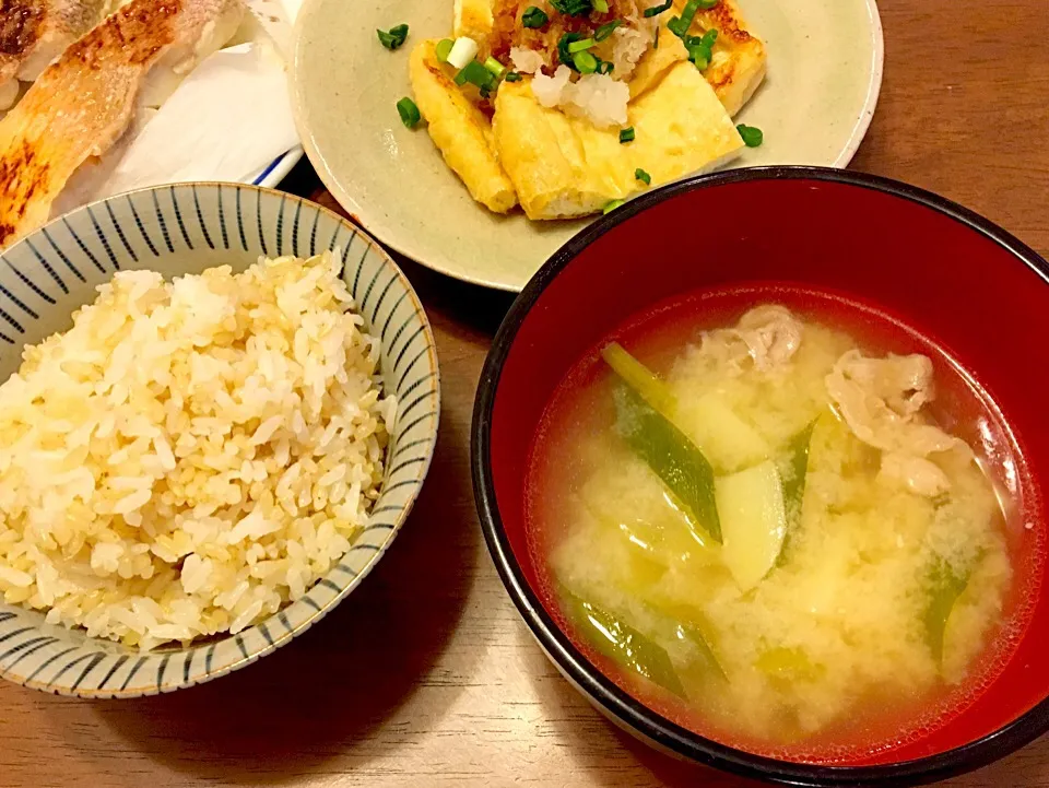 Snapdishの料理写真:豚汁のようなお味噌汁
昆布の出汁と、お豆腐の豆乳のようなまろやかさと。|yoshiさん