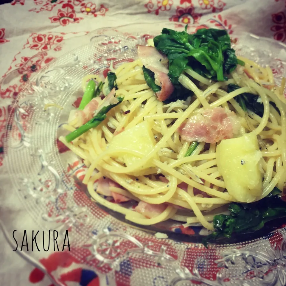 Snapdishの料理写真:うどんだらさんの料理 春のごま油パスタ。新じゃがプラスでリピ💓|さくちんさん