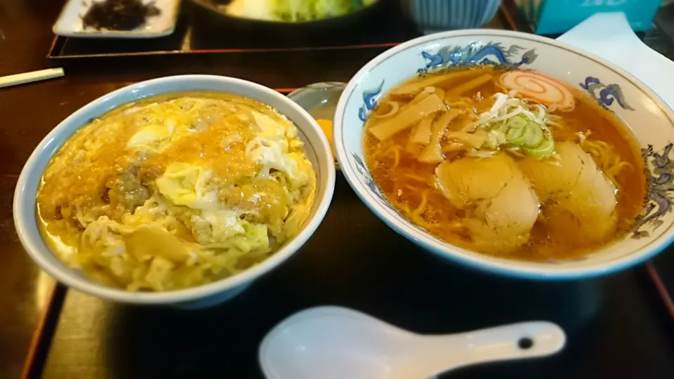 Snapdishの料理写真:カツ丼&ラーメン|hide☆さん