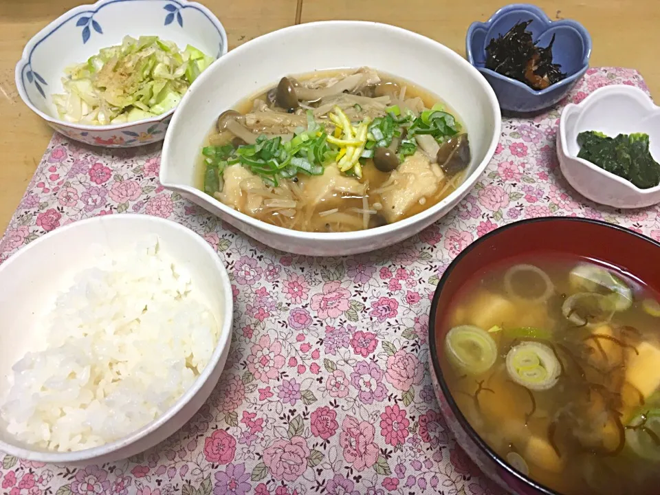 ゆず風味の鶏肉ときのこのとろみ煮
もずくの味噌汁
キャベツとしらすの酢の物
ほうれん草のおひたし
ひじき|しまさん