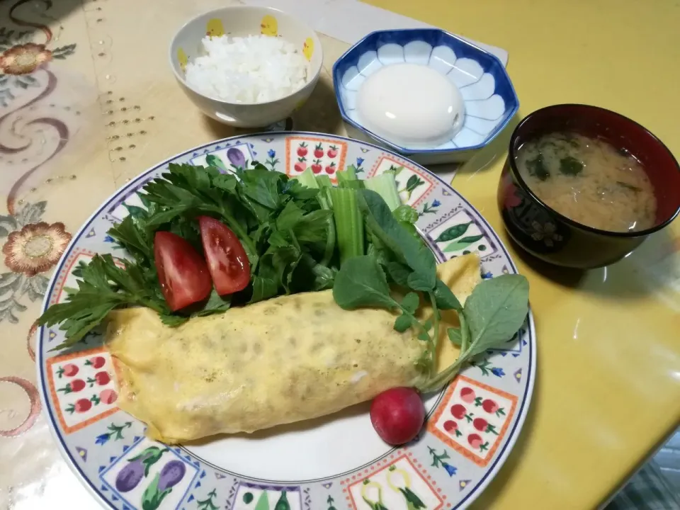 晩ごはん
  - ポテトオムレツ
  - 大量のセロリサラダ 
  - 冷奴
  - 大根、玉ねぎ、ワカメお味噌汁|korinoさん