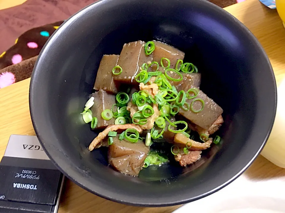 こんにゃくと豚バラの麺つゆ煮|みやもささん