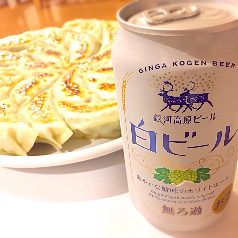 銀河高原ビールさんから白ビール届きました♡ 餃子と一緒にいただきます！
#銀座高原ビール #白ビール #餃子|Peaceさん