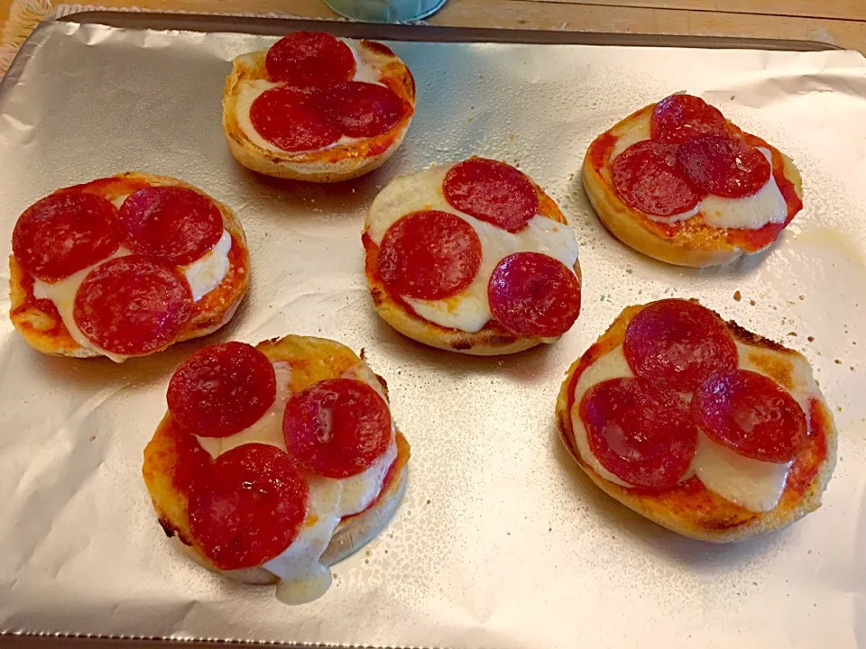 Snapdishの料理写真:Homemade mini pepperoni pizza #minipizza 🍕|🌺IAnneさん