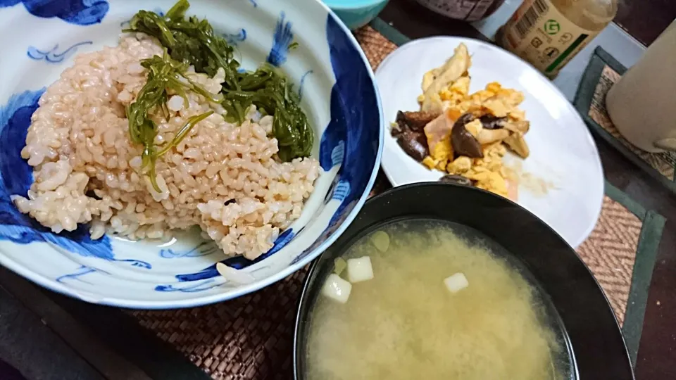 めかぶ&卵焼き&ワカメの味噌汁|まぐろさん