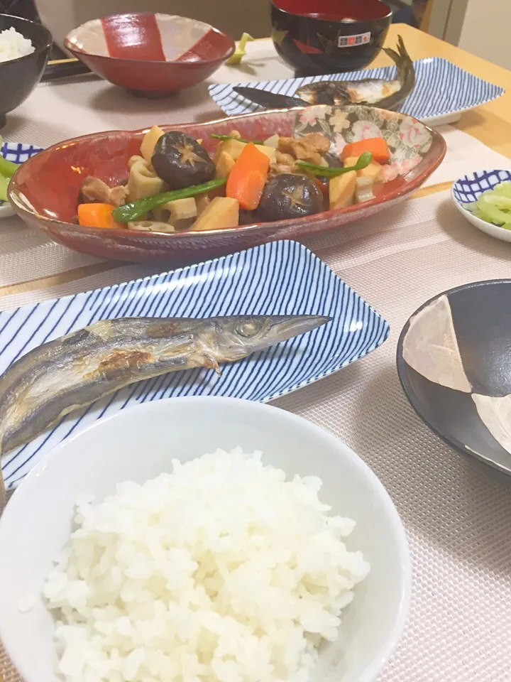 筑前煮
かますの干し焼き
セロリの漬物
大根のお味噌汁|ひまわりさん