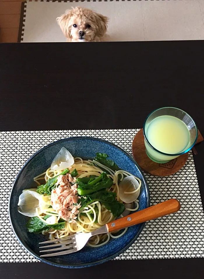 Snapdishの料理写真:菜の花と新玉ねぎのスープパスタ|maikoさん