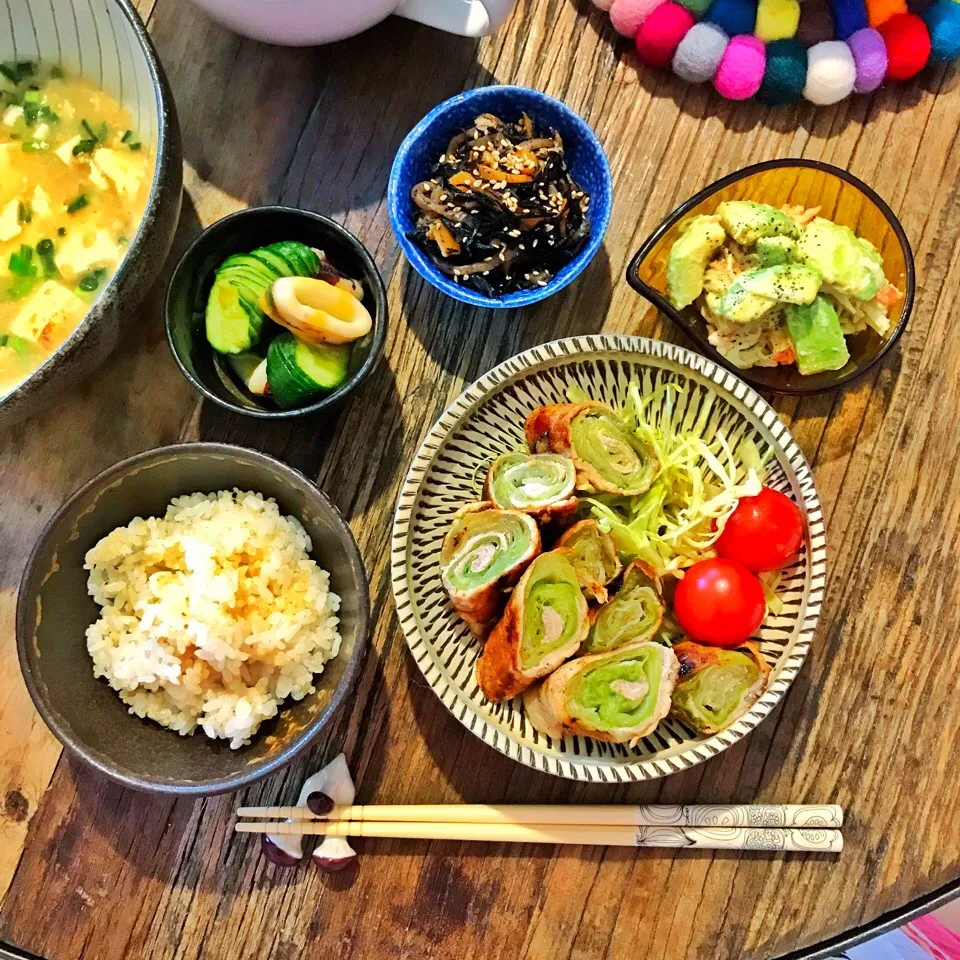 豚肉のレタス巻
塩マーボー
胡瓜とイカの酢みそ和え
ひじき
アボカドとカニカマの明太マヨ和え
キヌアライス定食♪|Nonさん