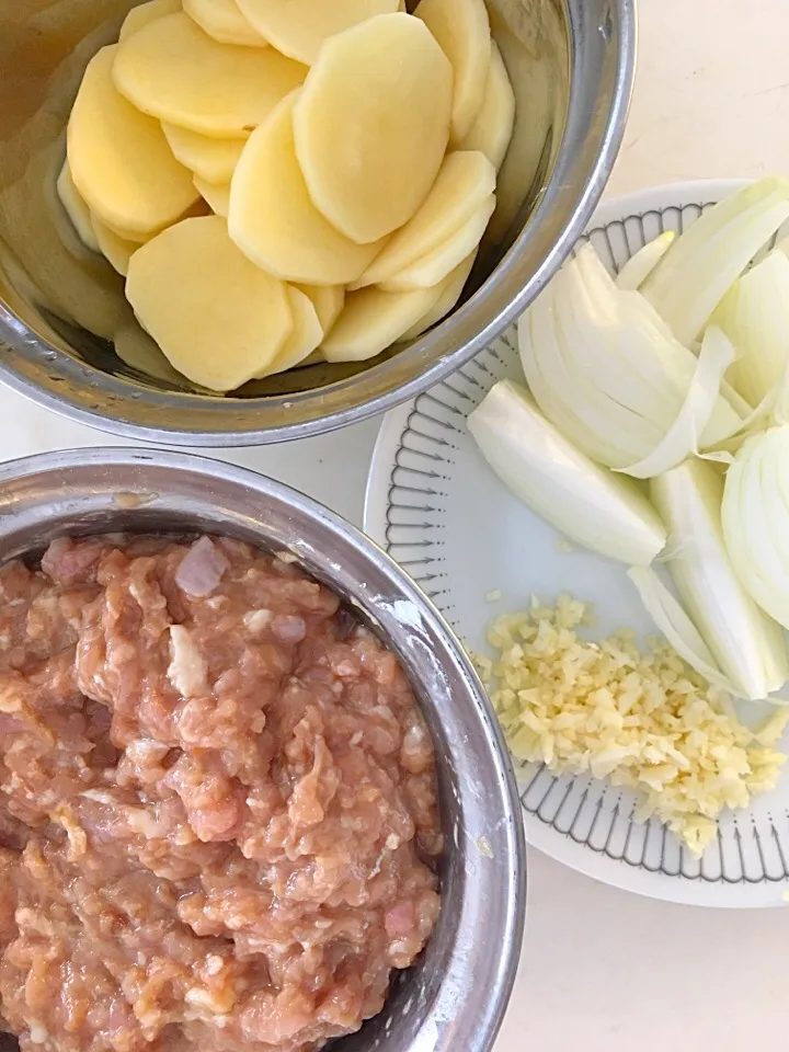 Ingredients for meatball and potato stew|karen limさん