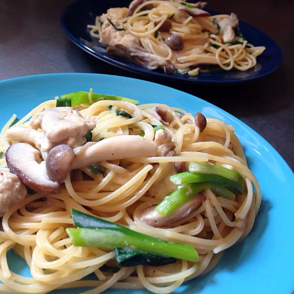 鶏挽肉ときのこと青葱の柚子胡椒クリームパスタ|koji toyodaさん