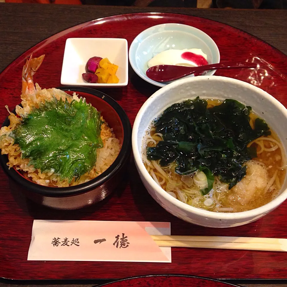 お蕎麦・レディースランチ♫
温そば・ワカメ♫♫|まなみ〜ぬさん