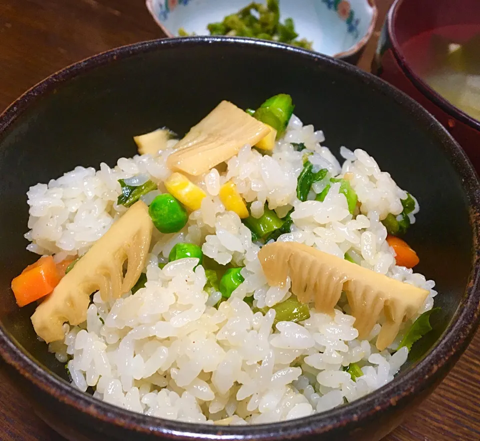 昼ごはん たけのこと菜花の混ぜご飯  わかめと椎茸のスープ 蕗の薹のナムル|ぽんたさん