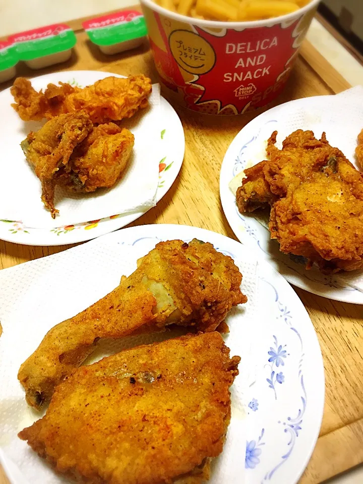 Snapdishの料理写真:今日は、久しぶりにケンタッキー🍗🍗ポテトはミニップの「バケツXフライドポテト🍟」|えみさん