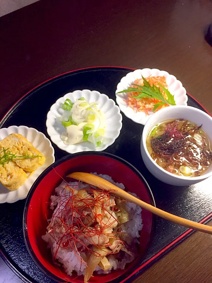 ゴボウ 豚肉丼 のげのりと大根の味噌汁
キャベツ 人参コールスロー|shokohanさん