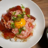 Snapdishの料理写真:マグロの二色丼|あおいさん