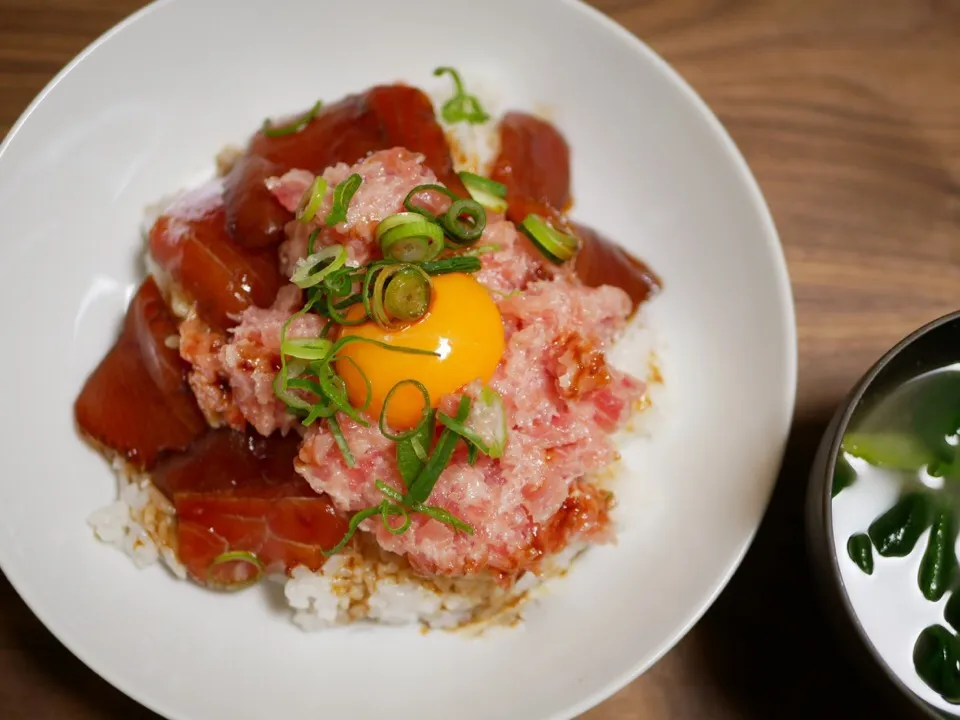 Snapdishの料理写真:マグロの二色丼|あおいさん