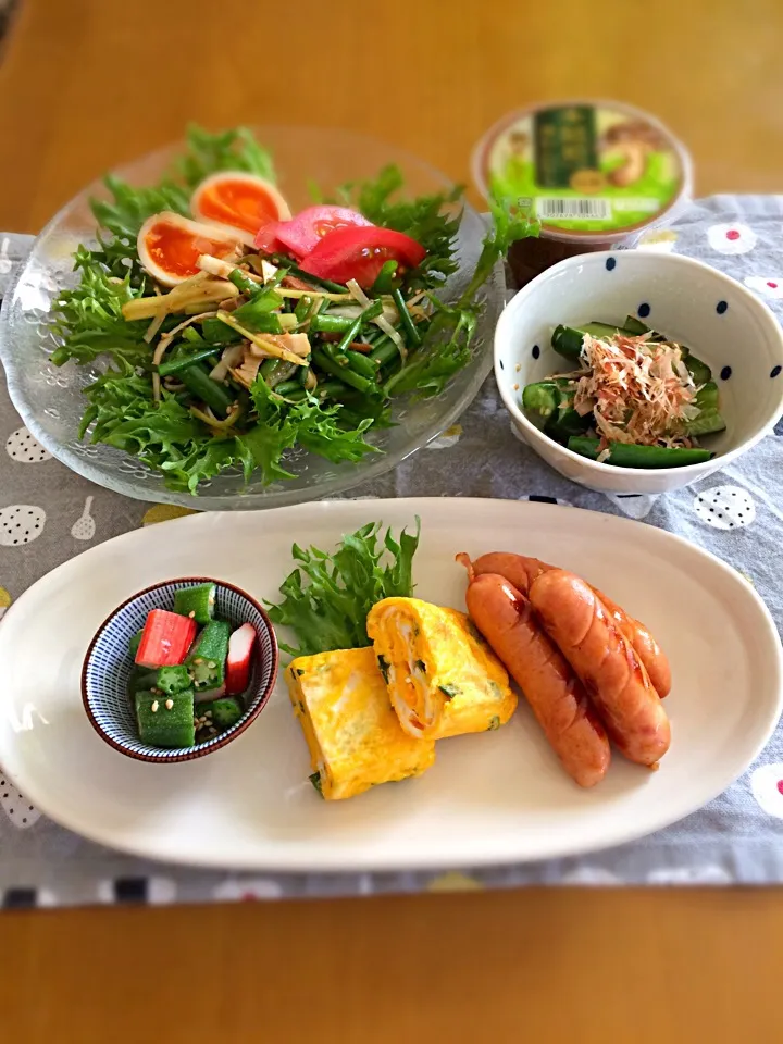 Snapdishの料理写真:旦那ちゃん夕飯置きメシ🎶
オクラとカニカマのナムル
葱入り卵焼き
ウインナー
葱チャーシューサラダ
キュウリ浅漬け
買った茶碗蒸し
あります→とりそぼろ生姜炊き込みご飯
 なめこ汁|BooBooさん