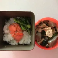 Snapdishの料理写真:ダイエット4日目昼ごはん
お弁当
朝ごはんの残り物を詰めた
お米を食べたかったから食べる|ベリーさん