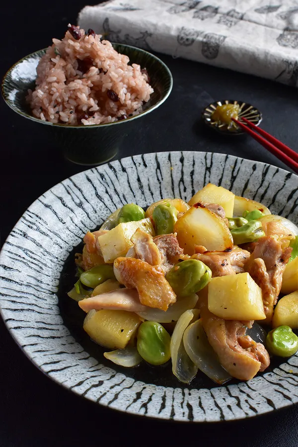 鶏むね肉が劇的にとぅる～んマジック。春野菜とチキンの和風レモン炒め : 元バーテンダーの簡単家バルレシピ  金魚の肴 青山金魚 #うちバル #金魚の肴|青山金魚さん