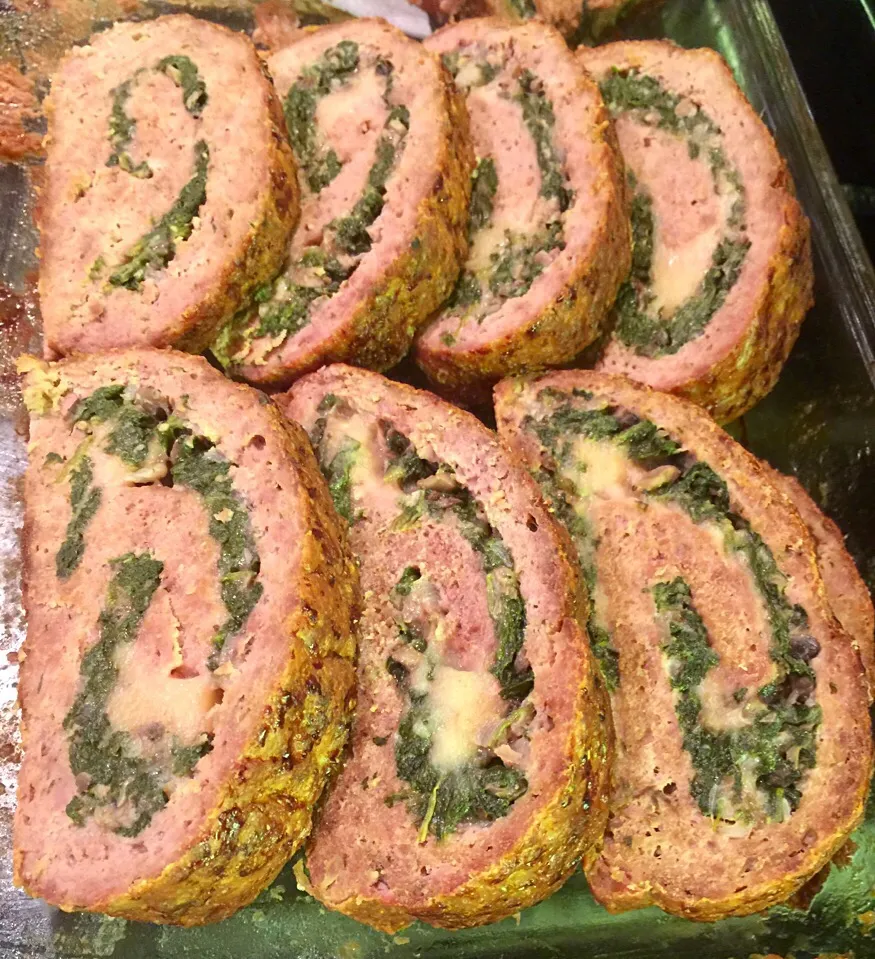 Stuffed Turkey Meatloaf with Mozarella, Mushrooms and Spinach. Yum!|Alma's Home Kitchenさん