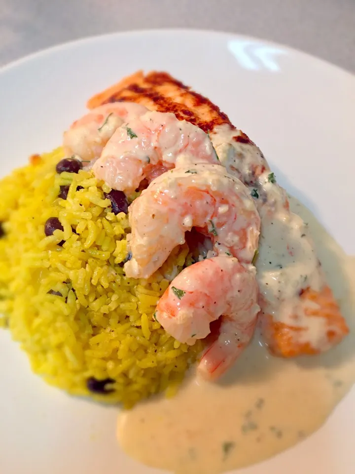 Curry and black bean rice with honey lemon grilled salmon and parmesan garlic shrimp.|Princeton Wilkinsさん