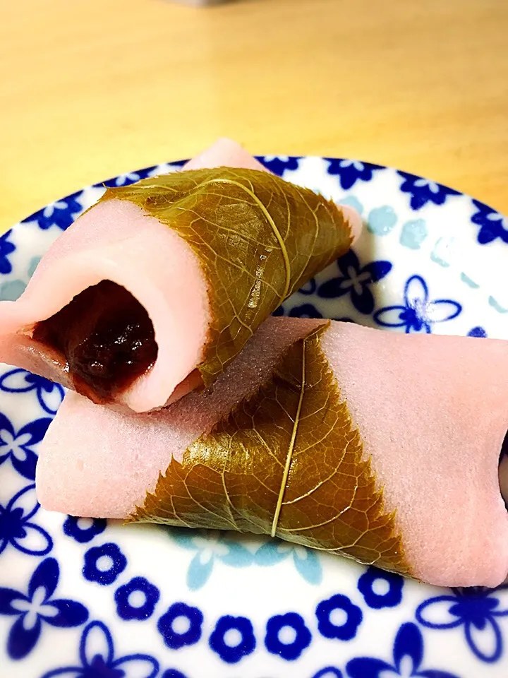 桜餅‼️餡の甘さと桜の葉の塩漬けの対照的な味がたまらない。|Harumitu Simadaさん