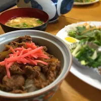 Snapdishの料理写真:サラメシ♡
豚捨丼、味噌汁、若木とイカのぬた、高菜お漬け物、イカナゴの釘煮、こまつなのごまあえ、野菜サラダ
プリン|Mari Kambeさん