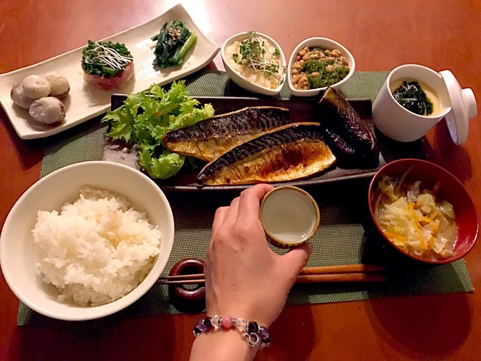 Snapdishの料理写真:Today's Dinner🍴前菜･カニかまとアオサの茶碗蒸し･鯖の塩焼き･白飯･大和芋･めかぶ納豆･舞茸とお野菜たっぷりお味噌汁|🌈Ami🍻さん