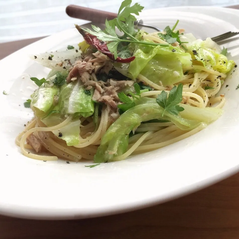 春キャベツとアンチョビ、ツナのパスタ|アズフラさん