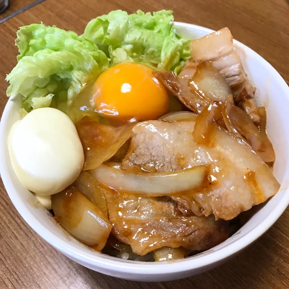 【豚バラのしょうが焼き丼★】
#豚肉 #豚バラ #しょうが焼き #丼|ちゃんMARUるんさん