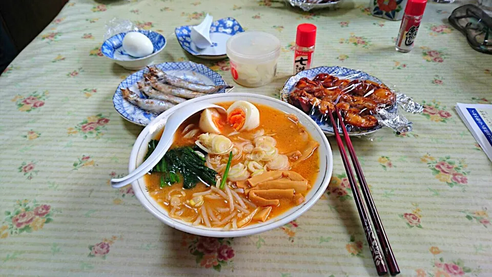 今日のお昼は味噌ラーメン🍜|emiさん