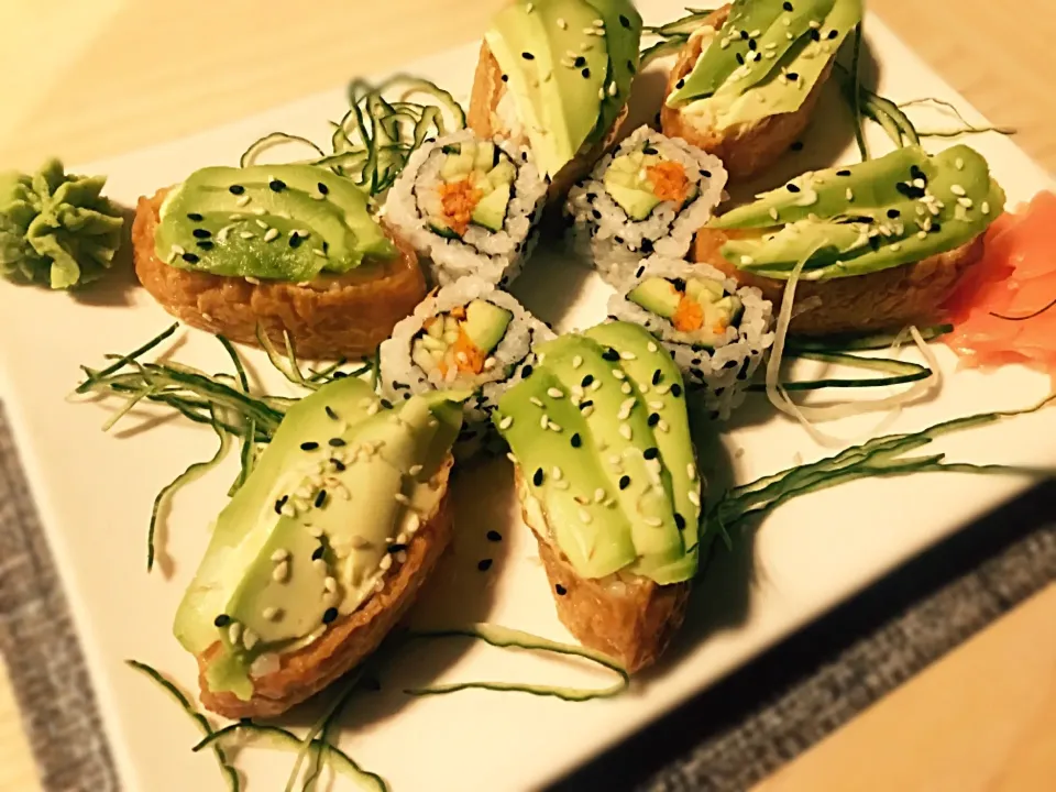 Snapdishの料理写真:#Sushi #veggieplatter #beancurd #californiaroll|Sergio Lacuevaさん