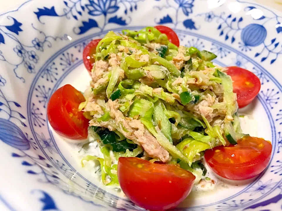 和風ツナキャベツサラダ♬
麺つゆとマヨネーズ、かつお節、炒りごまも入って美味しい〜♪|優依さん