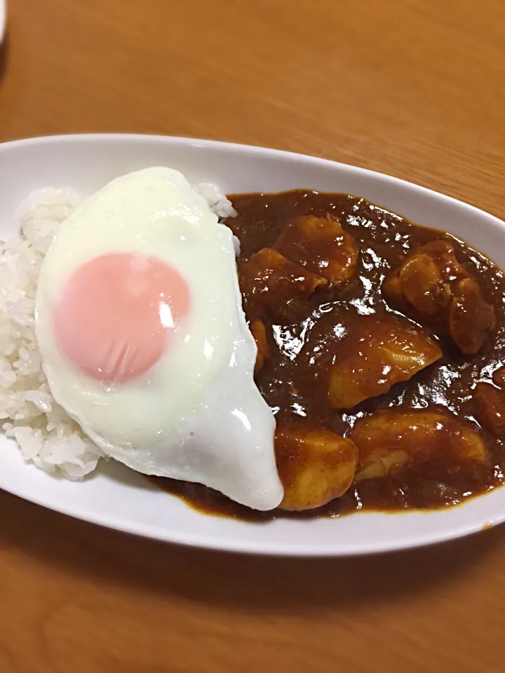 目玉焼き乗せカレー|たまきさん