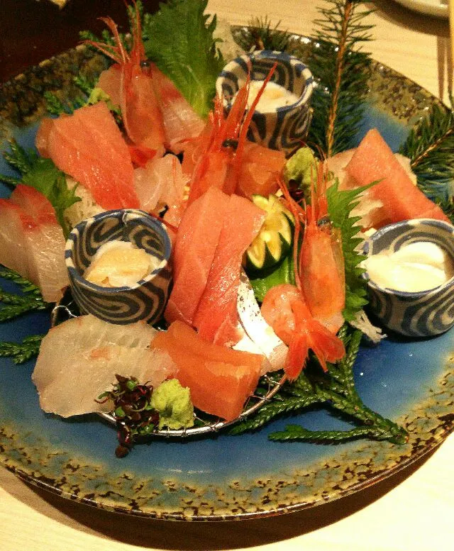 A plate of assorted sashimi 刺身盛り|まめさん