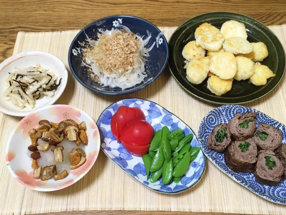 塩昆布大根の皮・新玉スライスおかか・山芋おろして焼いただけ・細ねぎの牛肉巻き・トマトとスナップえんどう・なめこおろし|美也子さん