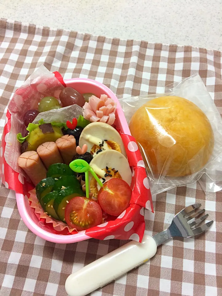 Snapdishの料理写真:娘弁🌸 #学童2日目#リクエストのあんパン#夜な夜な作った|あやmamanちゃんさん