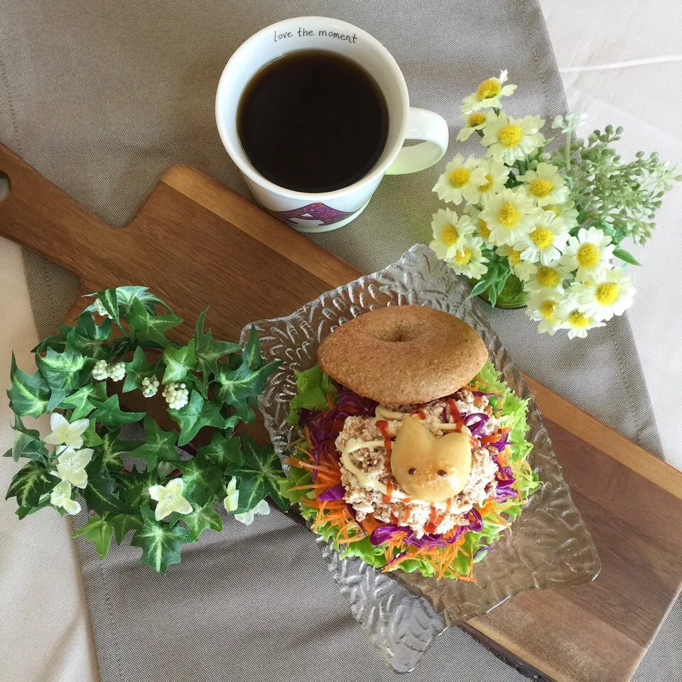 Snapdishの料理写真:4/4❤︎鶏そぼろカッテージチーズ和え&お野菜たっぷりベーグルサンド❤︎|Makinsさん