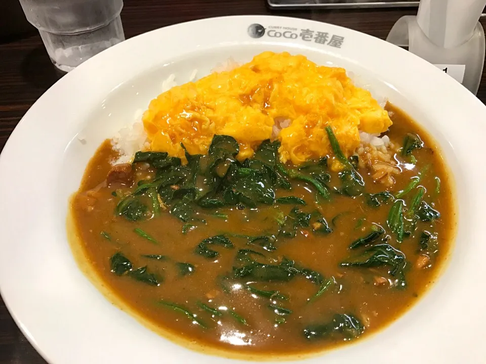 ほうれん草カレーにスクランブルエッグごはん200g|マハロ菊池さん