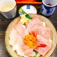 Snapdishの料理写真:海鮮丼|みっちょんさん