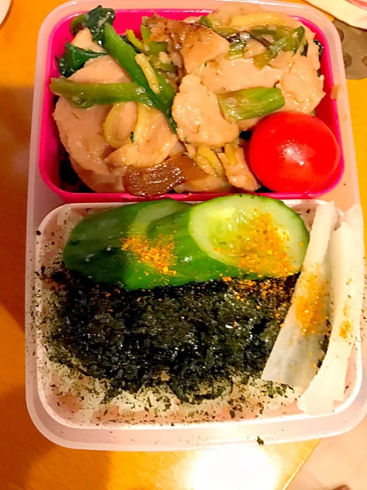 パパお弁当🍱😋  ソーセージとほうれん草とスパゲティの明太子ソテー  大根の漬物  きゅうりの糠漬け🥒  焼き海苔|ch＊K*∀o(^^*)♪さん