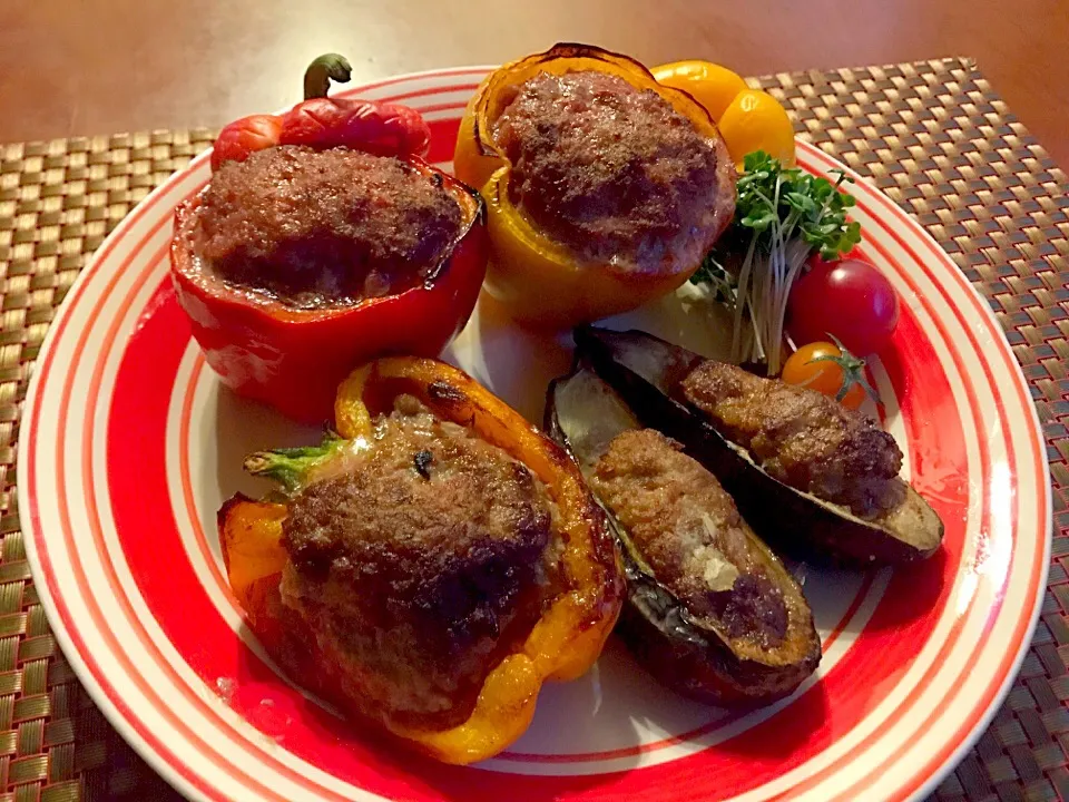 Etli Biber Dolması♨️ｴﾄﾘ ﾋﾞﾍﾞﾙ ﾄﾞﾙﾏｽ  Stuffed peppers&eggplant♨️ﾊﾟﾌﾟﾘｶと茄子の肉詰め|🌈Ami🍻さん