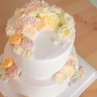 Snapdishの料理写真:buttercream floral cake|sakisakiさん