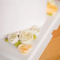 Snapdishの料理写真:buttercream roses|sakisakiさん