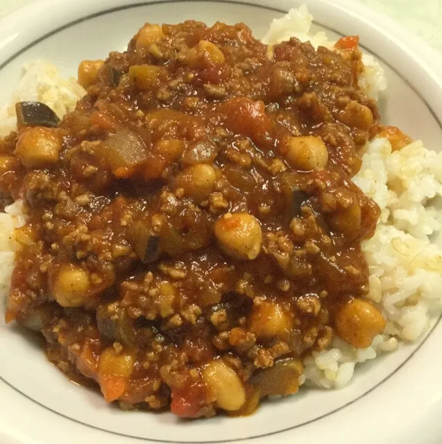 無水キーマカレー🍛
野菜から水分が沢山😄
ごはんは白米3:発芽玄米2|おさとちゃんさん